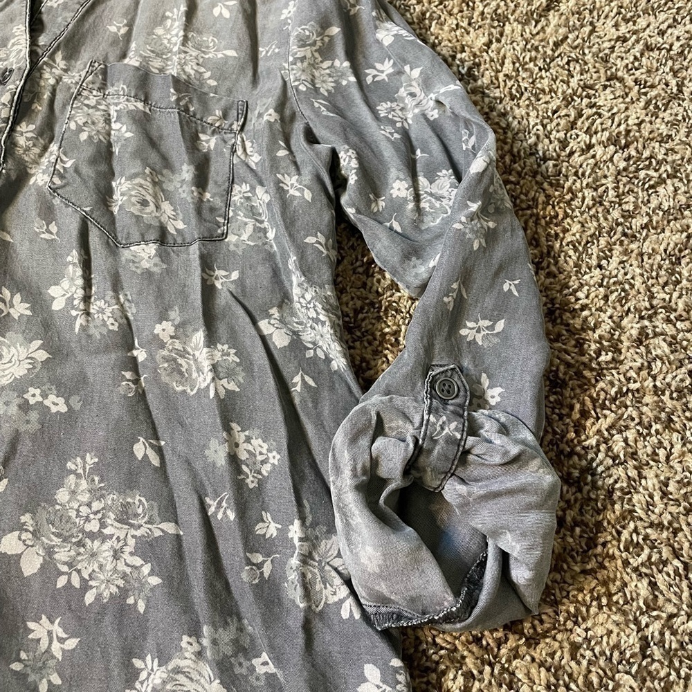 Love 8 small gray floral shirt - Picture 4 of 7